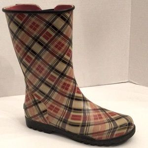 Sperry rain boots in plaid